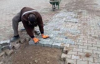 Iğdır’da bozuk parke taşları onarılıyor