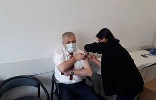 İl Sağlık Müdürü aşı için gönüllü oldu