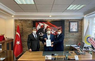 İlçenin büyük caddesinin adı Dr. Devlet Bahçeli...