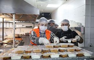 İlk 10 günde karantinadaki bin 529 Atakumluya yemek...