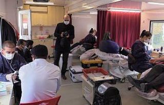 İnsani Değerler Platformu’ndan Kızılay’a destek