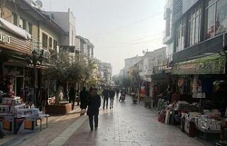 İş yerleri önünde 2’den fazla kişinin oturması...