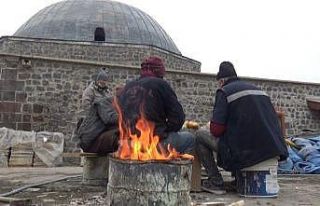 İşçilerin eksi 10 derece soğukta ekmek mücadelesi