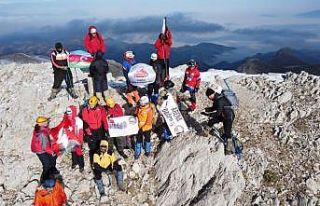 Isparta’da dağcılar Sarıkamış şehitleri için...