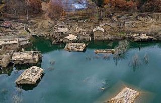 Isparta’da sular altında kalan köy evlerinde seyirlik...