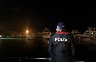 İstanbul Boğazı’nda polisten korona ve yılbaşı...