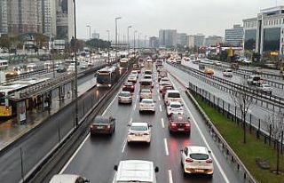 İstanbul’da yağmur ve mesai sonrası trafik yoğunluğu