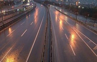 İstanbul’da yollar sokağa çıkma kısıtlamasında...