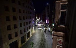 İstiklal Caddesi yılbaşında sessizliğe büründü