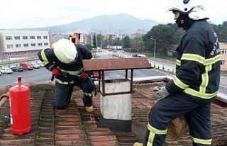 İtfaiyeden karbonmonoksit zehirlenmesi ve baca yangını...