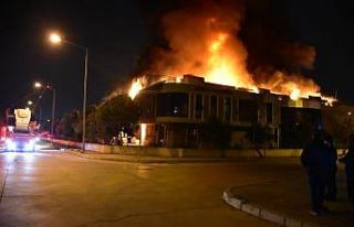 İzmir’de plastik fabrikasında yangın