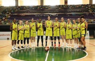 İzmit Belediyespor tam kadro çalışmaya başladı