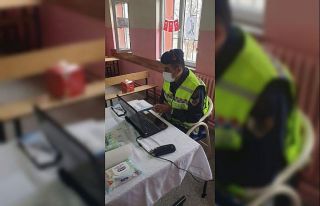 Jandarma EBA üzerinden 37 öğrenciye trafik dersi...