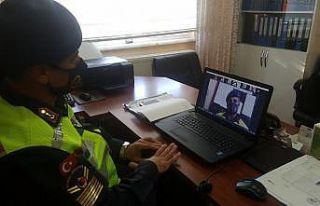 Jandarma öğrencilere uzaktan trafik eğitimi verdi