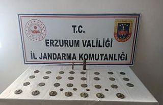 Jandarma tarihi eser kaçakçılarını yakaladı