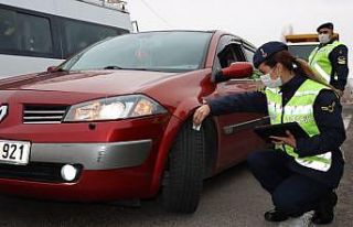 Jandarma trafik ekiplerinden kış lastiği uygulaması