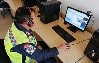 Jandarmadan EBA üzerinde öğrencilere trafik eğitimi