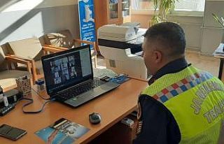 Jandarmadan öğrencilere canlı yayınla trafik dersi