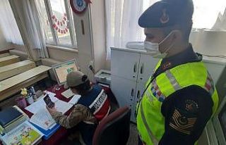 Jandarmadan öğrencilere EBA üzerinden eğitim