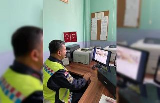 Jandarmadan öğrencilere uzaktan trafik eğitim semineri