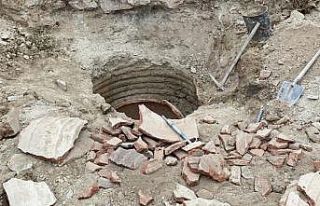 Kaçak kazıda 1800 yıllık erzak küpü paramparça...