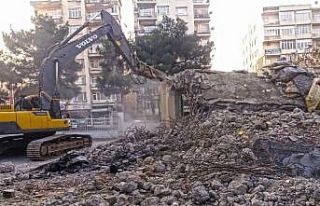 Kahramanmaraş’ta depreme dayanıksız okullar yıkılıyor