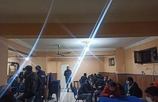 Kahvede okey oynarken yakalandılar, 31 bin 950 lira...