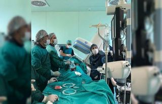 Kalpte oluşan delik ilk kez uygulanan şemsiye yöntemiyle...