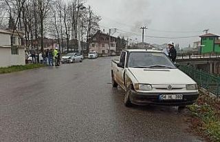 Kamyonet kanala uçmaktan son anda kurtuldu: 1 yaralı