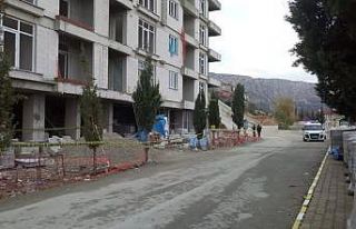 Karaman’da 11 katlı inşaatın çatısından düşen...