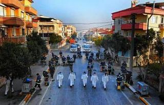 Karesi’nin pandemı savaşçıları sokakları temizledi