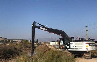 Kargın’da 2 kilometre dere temizlik çalışması...