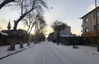Kars’ta beyaza bürünen sokaklarda Covid-19 sessizliği