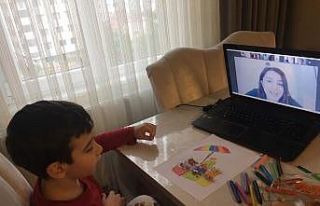 Kartallı minikler eğitime ekranları başında devam...