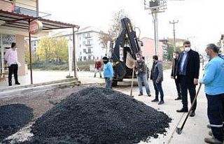 Kartepe’de asfalt yama çalışmaları devam ediyor