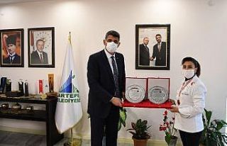 Kartepeli şef, iki birincilik birden kazandı