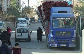 Kasası su borusu dolu tır tehlike saçıyor