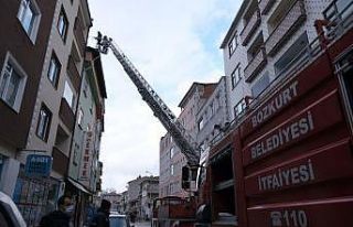 Kastamonu’da çatıda çıkan yangına ekipler müdahale...