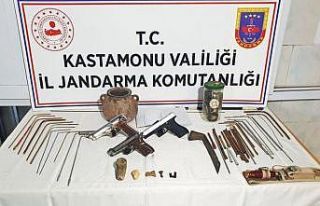 Kastamonu’da kaçak kazı yapan 3 kişi jandarmaya...