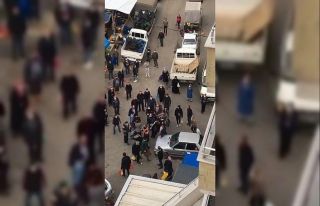 Kavgada mesafe unutuldu...Pazarda genç kadınla adamın...