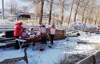 Kayaklı koşu yarışları nefes kesti
