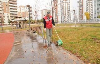 Kayapınar’da park ve bahçeler bakımdan geçiriliyor
