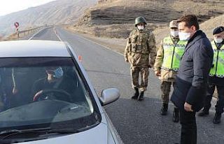 Kaymakam Kaptanoğlu, Jandarma kontrol uygulama noktasını...