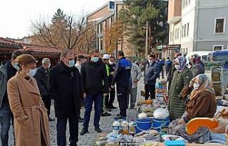 Kaymakam Türköz ve Başkan Köse’den pazar yerinde...