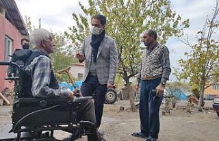 Kaymakamdan engelli vatandaşa tekerlekli sandalye...