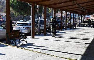 Kaymakamlık karşısındaki şüpheli çantadan kıyafet...