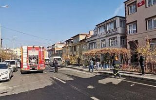 Kayseri’de ev yangını; itfaiye ekipleri büyümeden...