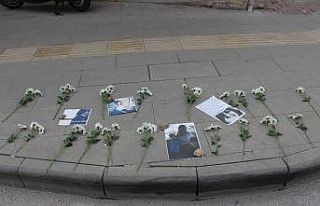 Kaza kurbanı üniversiteli Gizem 19 karanfille anıldı