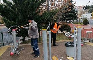 Keçiören’de parklar dezenfekte edildi