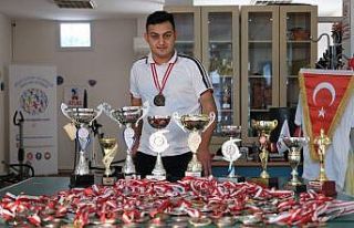 Kendi hikayesini yazan engellilerin hayatı kısa...